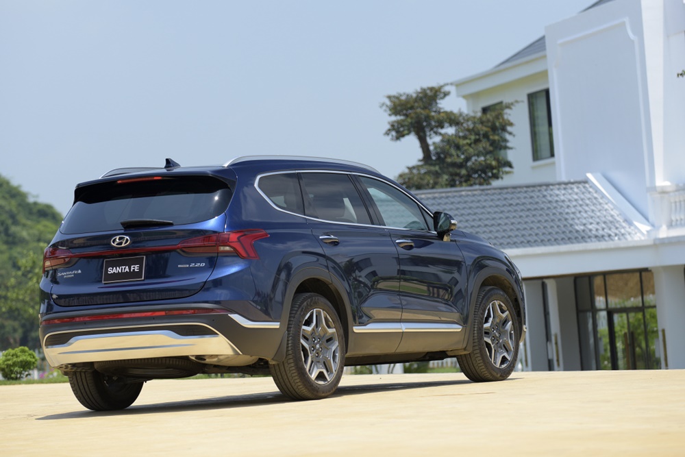 Cận cảnh đuôi xe Hyundai Santa Fe Cận cảnh đuôi xe Hyundai Santa Fe