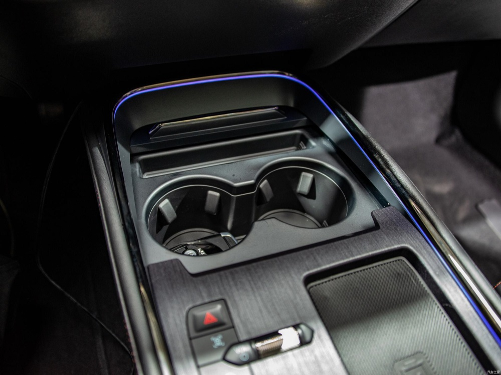 Cụm điều khiển trung tâm của Ford Mondeo 2022 Cụm điều khiển trung tâm của Ford Mondeo 2022