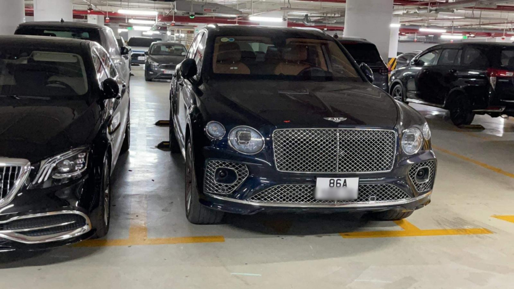 Sau Rolls-Royce Phantom VIII chính hãng, các đại gia Bình Thuận tậu SUV siêu sang BentleBentayga thế hệ mới Sau Rolls-Royce Phantom VIII chính hãng, các đại gia Bình Thuận tậu SUV siêu sang BentleBentayga thế hệ mới