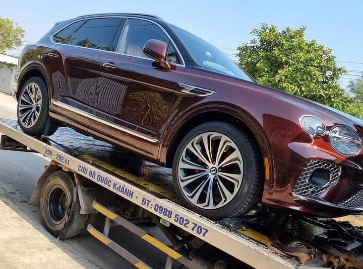 Bentley Bentayga V8 bản nâng cấp đầu tiên về Bình Dương, giá hơn 21 tỷ đồng Bentley Bentayga V8 bản nâng cấp đầu tiên về Bình Dương, giá hơn 21 tỷ đồng