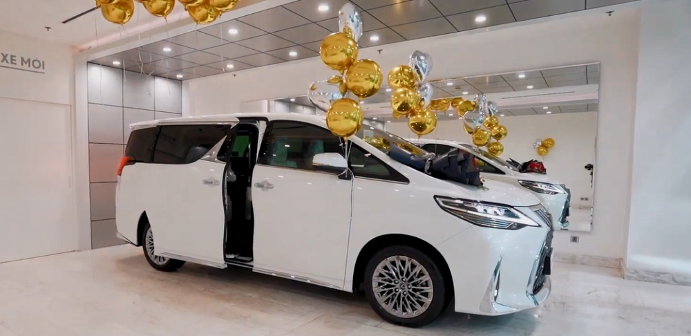 Sau 3 tháng lên chức Phó TGĐ Ngân hàng SHB, con trai Bầu Hiển chi hơn 9 tỷ đồng sở hữu xe Lexus LM 350 Sau 3 tháng lên chức Phó TGĐ Ngân hàng SHB, con trai Bầu Hiển chi hơn 9 tỷ đồng sở hữu xe Lexus LM 350