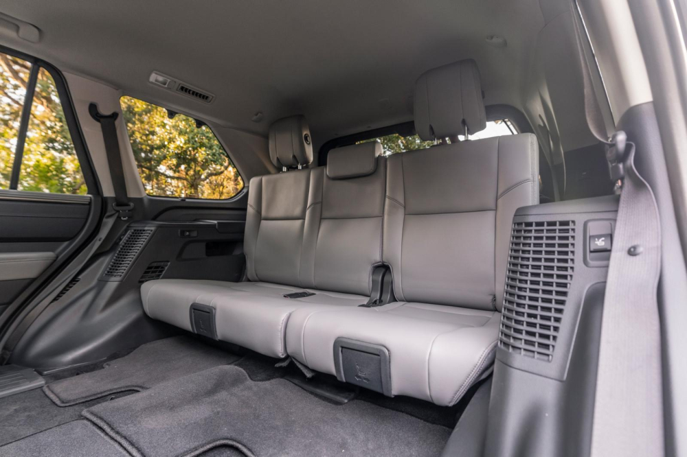 Hàng ghế thứ ba của Toyota Sequoia 2022 Hàng ghế thứ ba của Toyota Sequoia 2022