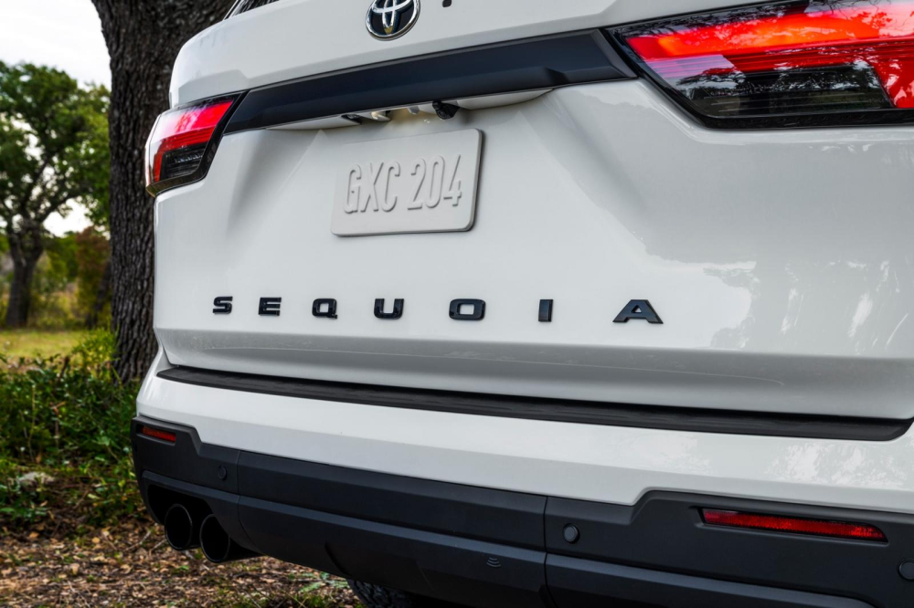 Toyota Sequoia 2022 chỉ có 1 loại động cơ nhưng khá mạnh mẽ Toyota Sequoia 2022 chỉ có 1 loại động cơ nhưng khá mạnh mẽ