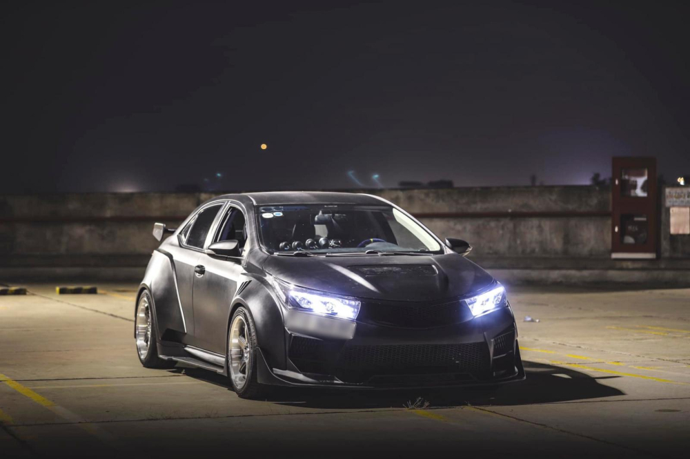 Toyota Corolla Altis biến thành xe 2 cửa qua bộ body kit hầm hố, nội thất phong cách xe đua Toyota Corolla Altis biến thành xe 2 cửa qua bộ body kit hầm hố, nội thất phong cách xe đua