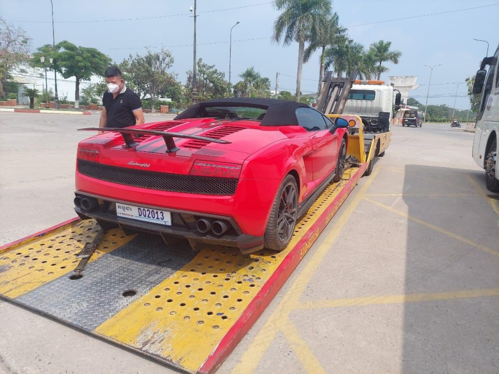 Thêm siêu xe Lamborghini mui trần khủng về Việt Nam chơi Tết, từng chung showroom với Koenigsegg Regera