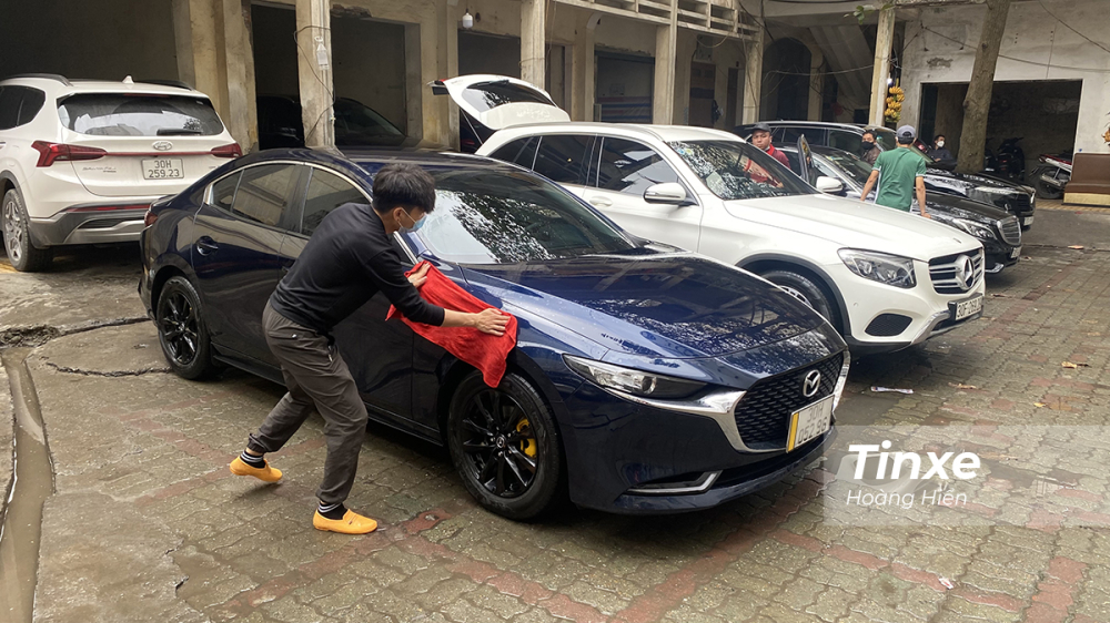 Chỉ mới 25 Âm lịch mà giá rửa xe tại Hà Nội đã có sự tăng nhẹ.