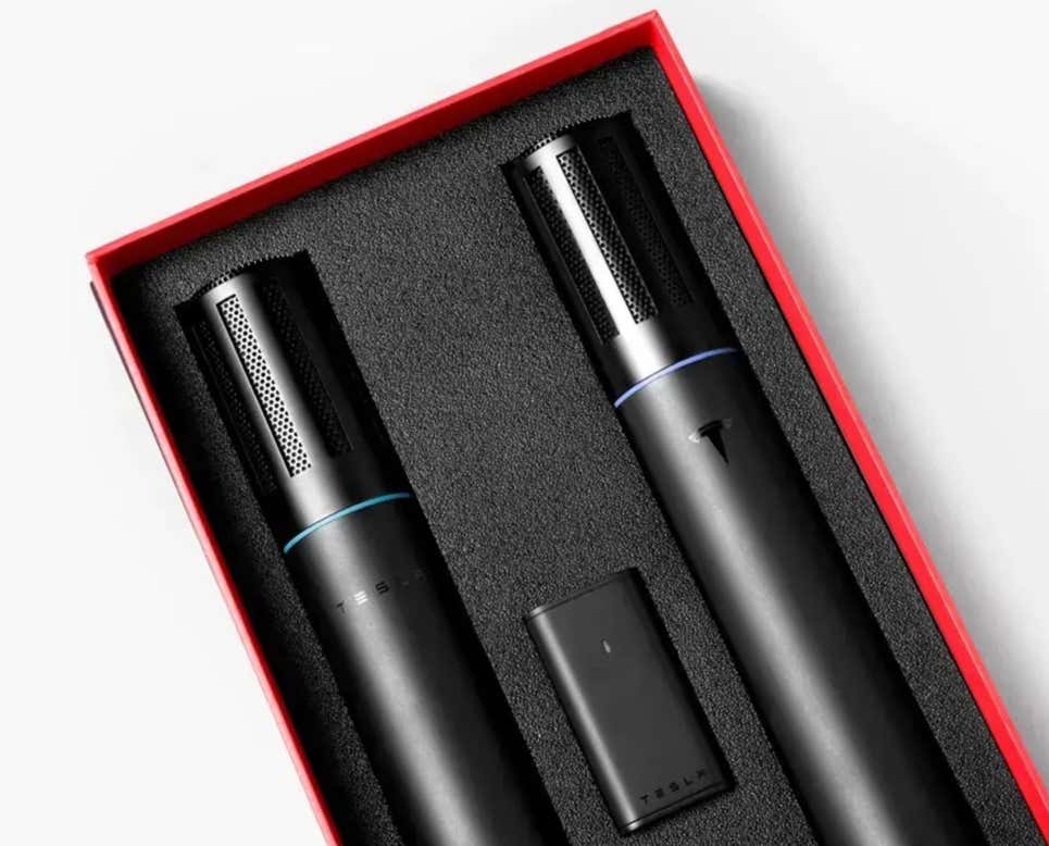 Micro để hát karaoke trên xe của Tesla cháy hàng chỉ sau vài phút