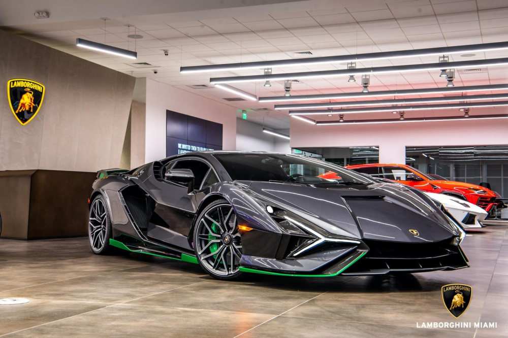 Chiếc xe Lamborghini Sian này mới được bạn thân của Hoàng Kim Khánh đi xem mắt, trước đó, người này từng hé lộ McLaren Senna và Koenigsegg Regera về Việt Nam Chiếc xe Lamborghini Sian này mới được bạn thân của Hoàng Kim Khánh đi xem mắt, trước đó, người này từng hé lộ McLaren Senna và Koenigsegg Regera về Việt Nam