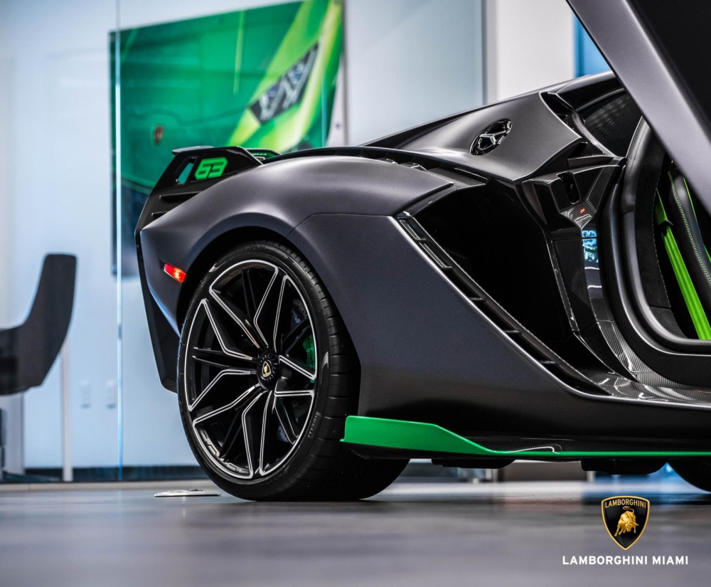 Chỉ có 63 chiếc Lamborghini Sian được sản xuất Chỉ có 63 chiếc Lamborghini Sian được sản xuất