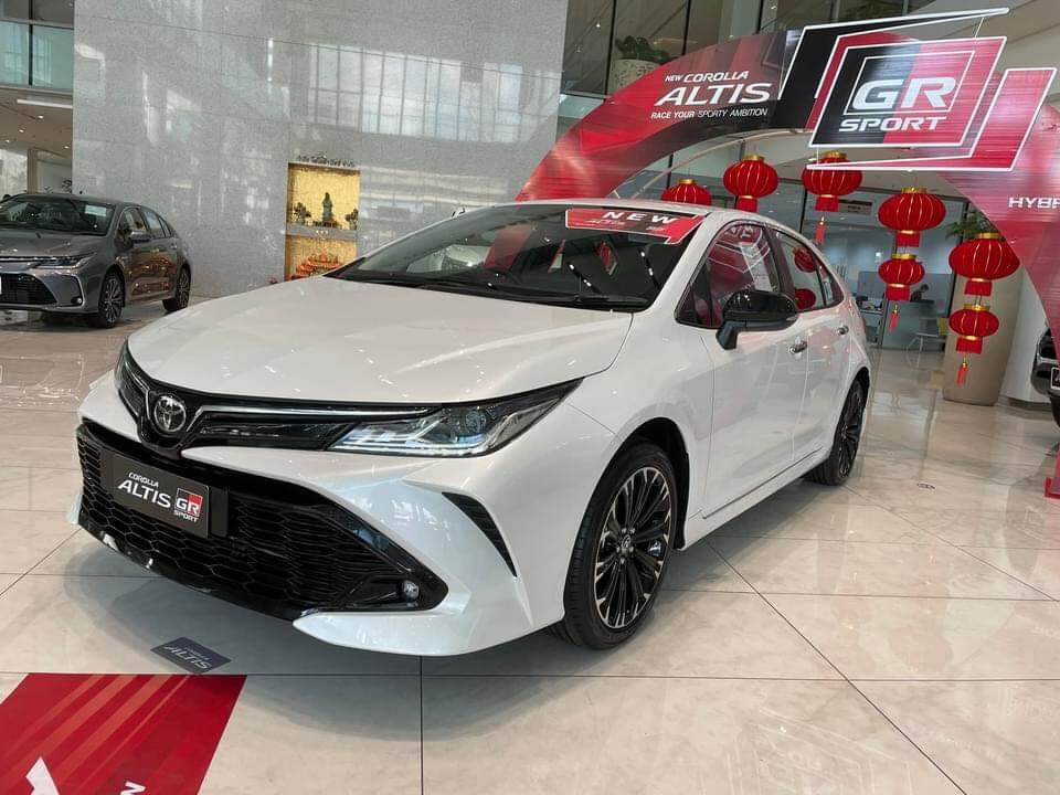 Ngắm hình ảnh bằng xương, bằng thịt của Toyota Corolla Altis GR Sport 2022 tại đại lý