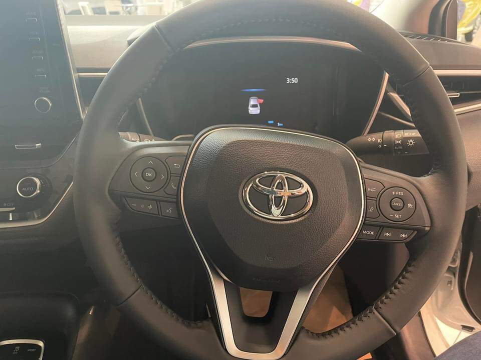 Toyota Corolla Altis GR Sport 2022 có lẫy chuyển số sau vô lăng