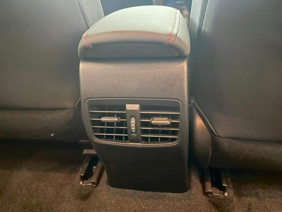 Cửa gió hàng ghế sau của Toyota Corolla Altis GR Sport 2022