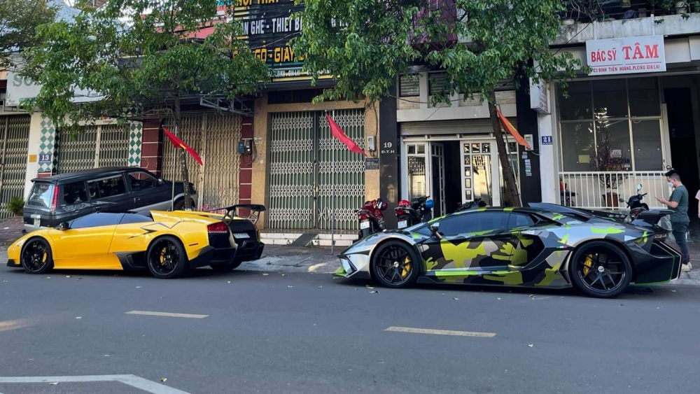 Cặp siêu xe Lamborghini của 2 người con Gia Lai dạo phố đầu năm
