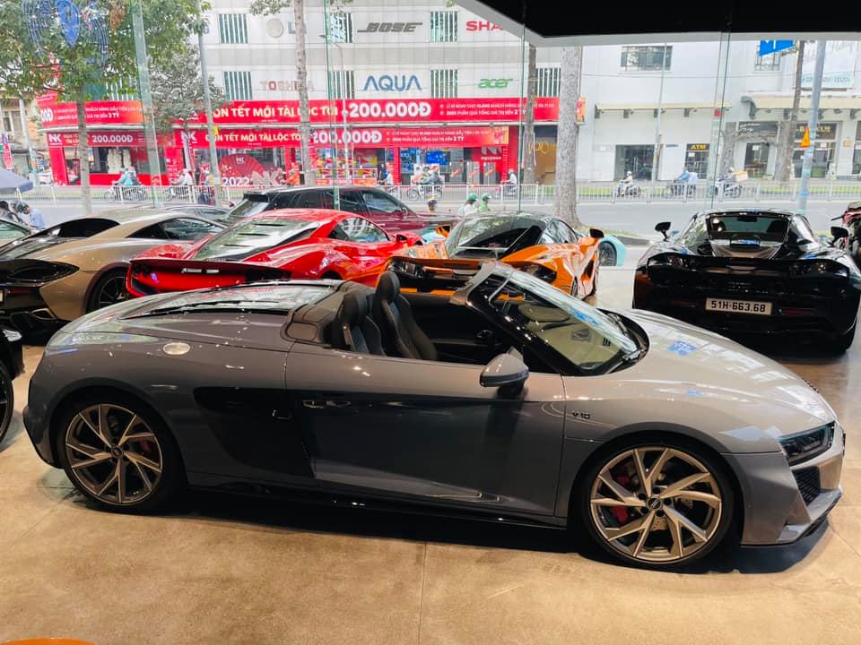 Siêu xe Audi R8 V10 Spyder 2021 đầu tiên về nước
