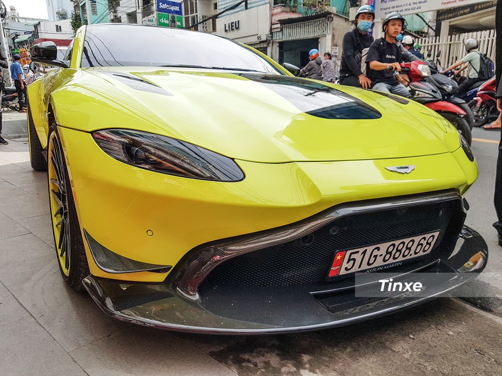 Aston Martin V8 Vantage của Hoàng Kim Khánh lên đường ra Đà Nẵng, giới mê xe chờ đón Koenigsegg Regera