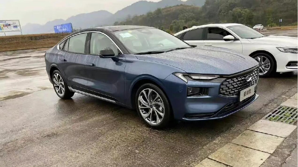 Ford Mondeo 2022 đã xuất hiện tại đại lý, sẵn sàng cạnh tranh Toyota Camry và Honda Accord Ford Mondeo 2022 đã xuất hiện tại đại lý, sẵn sàng cạnh tranh Toyota Camry và Honda Accord