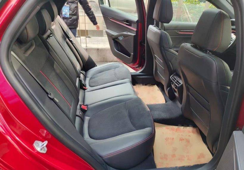 Hàng ghế sau của Ford Mondeo 2022 Hàng ghế sau của Ford Mondeo 2022