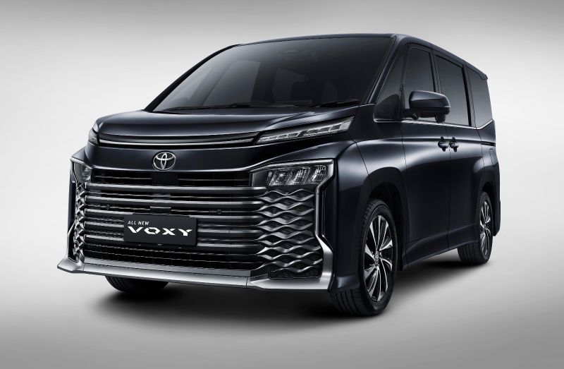 MPV cỡ trung Toyota Voxy 2022 chính thức ra mắt Đông Nam Á với giá cao hơn Innova
