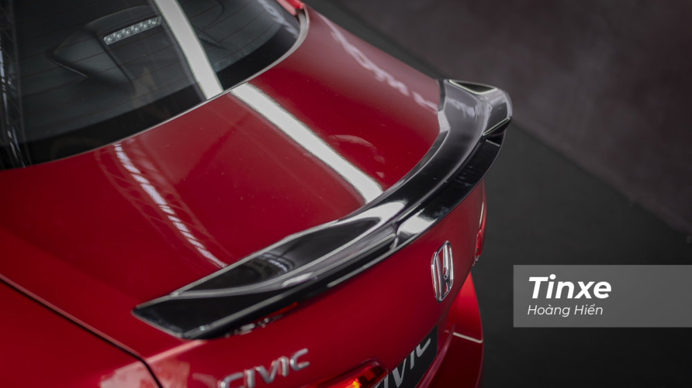 Đuôi gió trên Honda Civic 2022 vẫn chủ yếu mang tính trang trí, tạo cảm giác thể thao cho mẫu xe này.