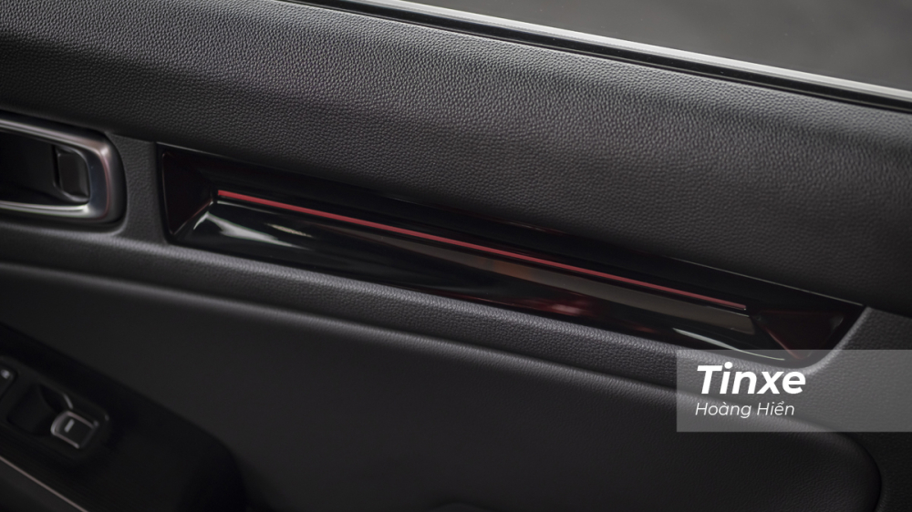 Đèn LED nội thất cũng là một điểm mới trên Honda Civic 2022. Tuy nhiên rất ít và chỉ mang tính điểm xuyết.