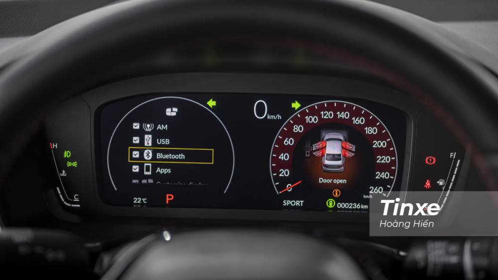 Phía sau vô-lăng Honda Civic 2022 đã được nâng cấp lên màn hình điện tử hiển thị đa thông tin tạo cảm giác hiện đại hơn cho xe.