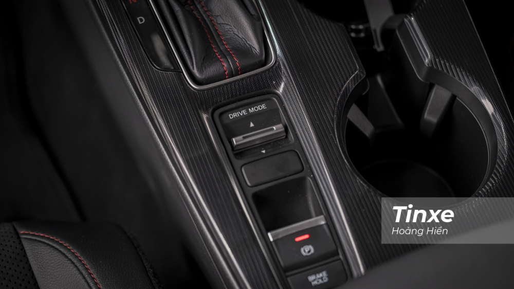 Honda Civic 2022 vẫn có 3 chế độ lái Econ, Sport, Normal và được tích hợp vào một lẫy chuyển chế độ. Ngoài ra, xe cũng có phanh tay điện tử và cả phanh tự động Brake Hold.