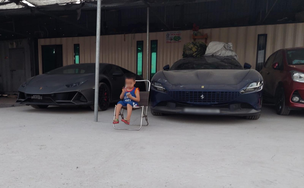 Cặp siêu xe hàng hiếm tại Việt Nam phủ bụi dày đặc trong 1 nhà kho để xe trăm tỷ ở Sài thành