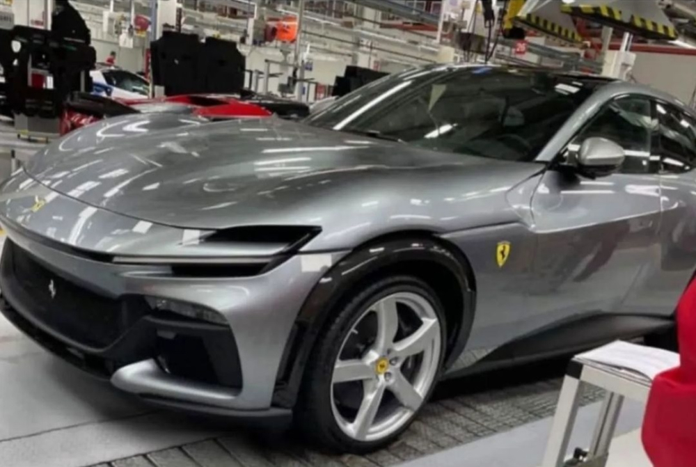 Ferrari Purosangue 2023 hiện nguyên hình trong nhà máy, sẵn sàng cạnh tranh Lamborghini Urus Ferrari Purosangue 2023 hiện nguyên hình trong nhà máy, sẵn sàng cạnh tranh Lamborghini Urus