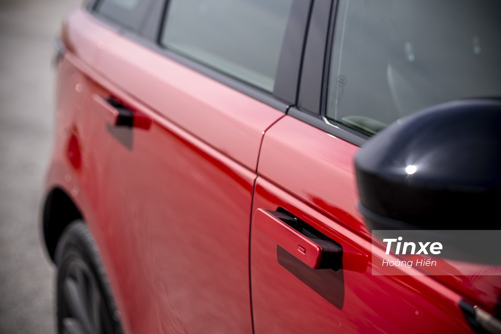 Tay năm cửa có thể thụt vào trên Velar Tay năm cửa có thể thụt vào trên Velar