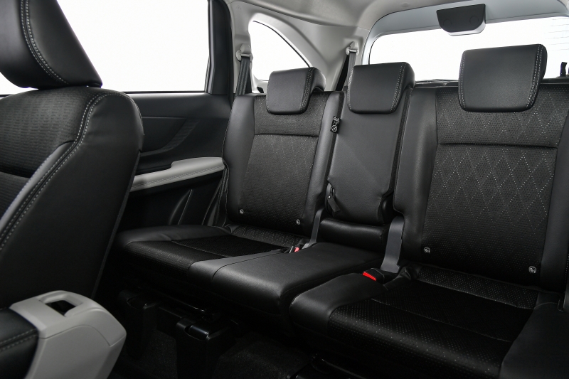 Hàng ghế thứ hai của Toyota Veloz 2022