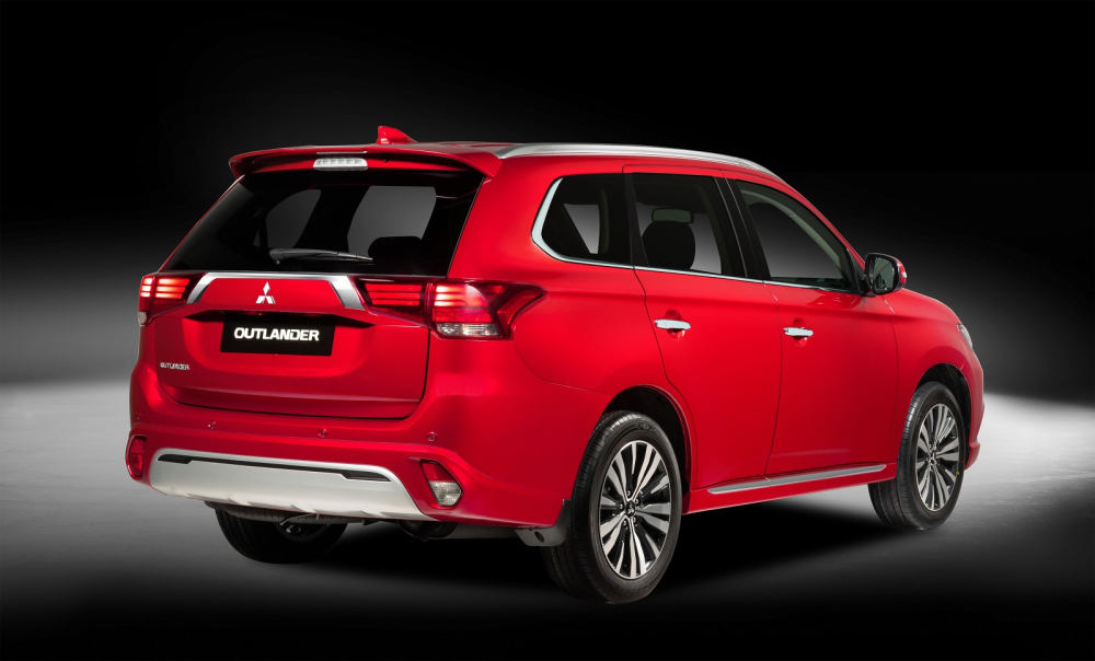 So sánh xe 7 chỗ Toyota Innova 2022 và Mitsubishi Outlander 2022