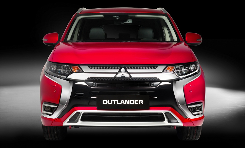 Mitsubishi Outlander 2022 nâng cấp mới ra mắt tại Việt Nam.