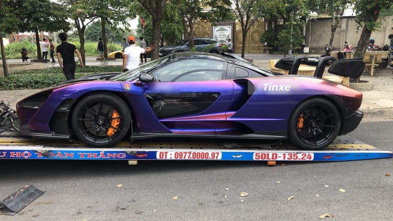 Siêu phẩm McLaren Senna đã yên vị trên xe cứu hộ Siêu phẩm McLaren Senna đã yên vị trên xe cứu hộ