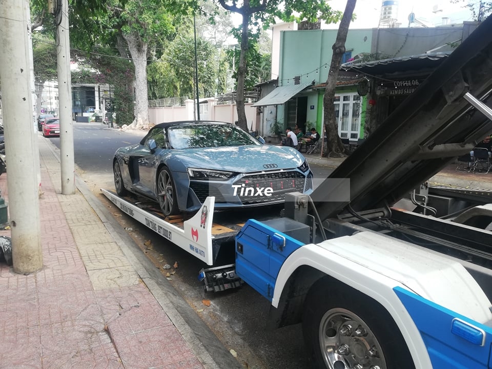 Audi R8 V10 Spyder 2021 độc nhất Việt Nam lên đường ra Đà Nẵng hội ngộ cùng Koenigsegg Regera Audi R8 V10 Spyder 2021 độc nhất Việt Nam lên đường ra Đà Nẵng hội ngộ cùng Koenigsegg Regera