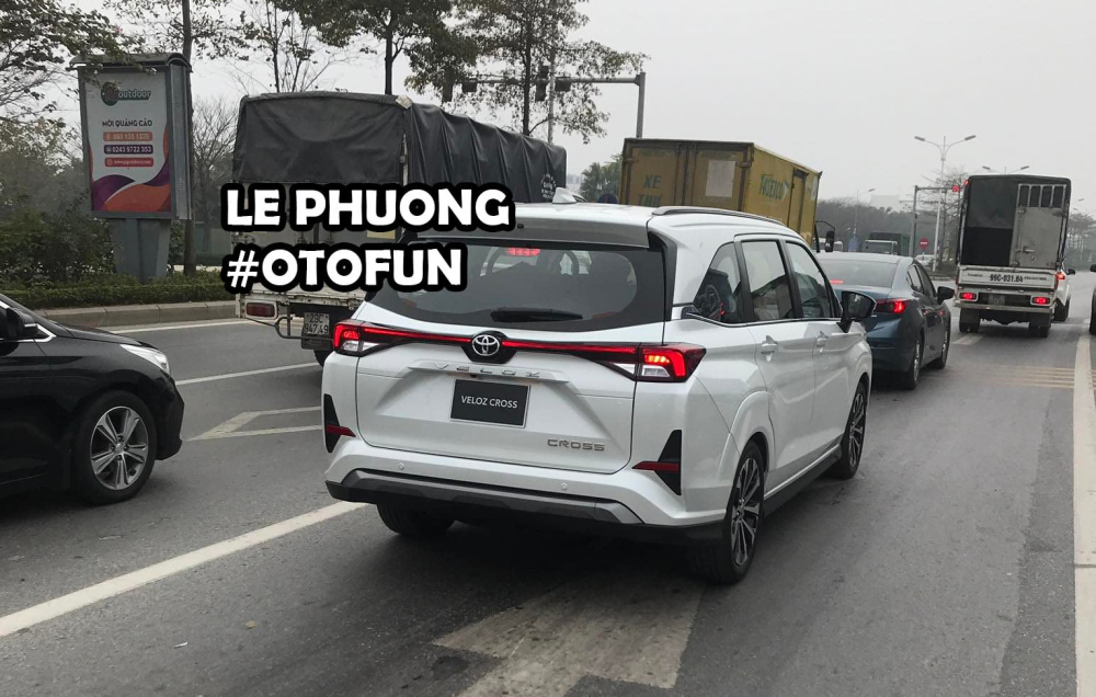 Toyota Veloz Cross 2022 bị bắt gặp trên đường Hà Nội trước khi ra mắt trong tháng này Toyota Veloz Cross 2022 bị bắt gặp trên đường Hà Nội trước khi ra mắt trong tháng này