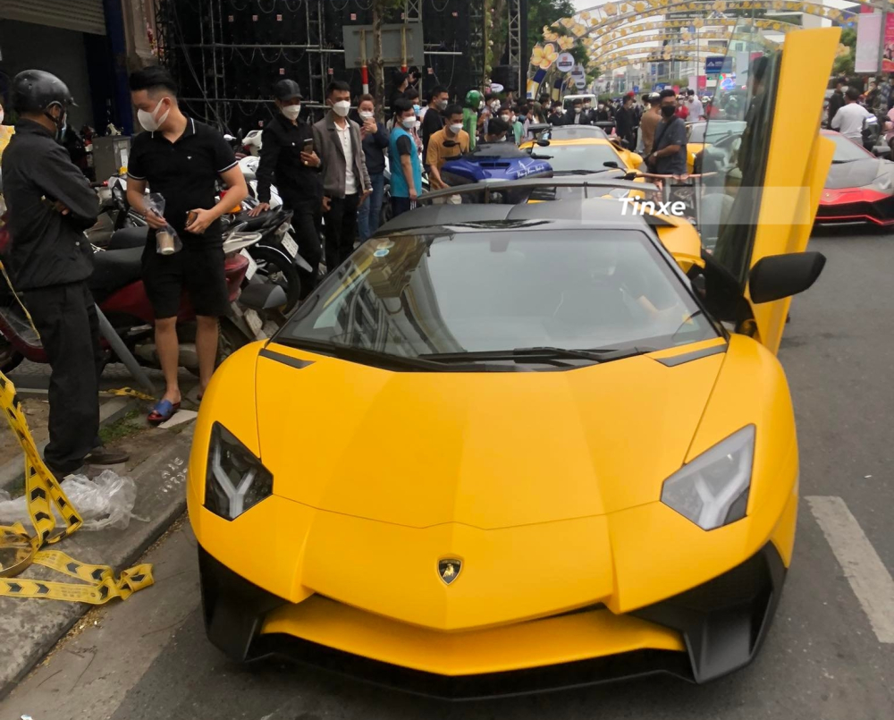 5 siêu xe Lamborghini Aventador đủ phiên bản lần đầu hội ngộ tại Việt Nam,  3 xe thuộc bản giới hạn