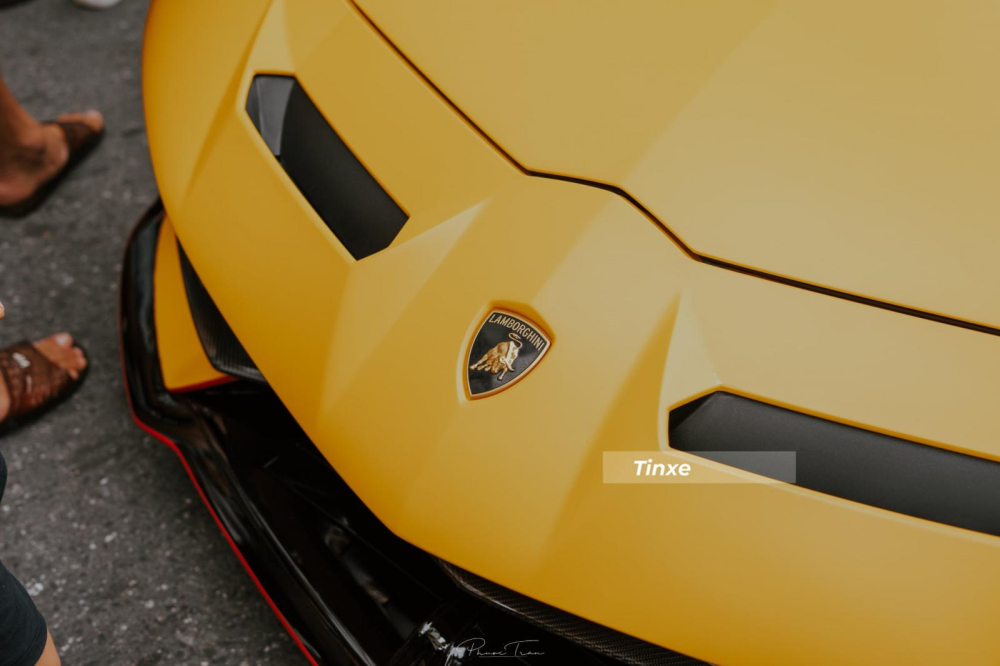 Đây là 1 trong 2 chú bò tót Lamborghini Aventador SVJ Roadster đang có mặt tại Việt Nam Đây là 1 trong 2 chú bò tót Lamborghini Aventador SVJ Roadster đang có mặt tại Việt Nam