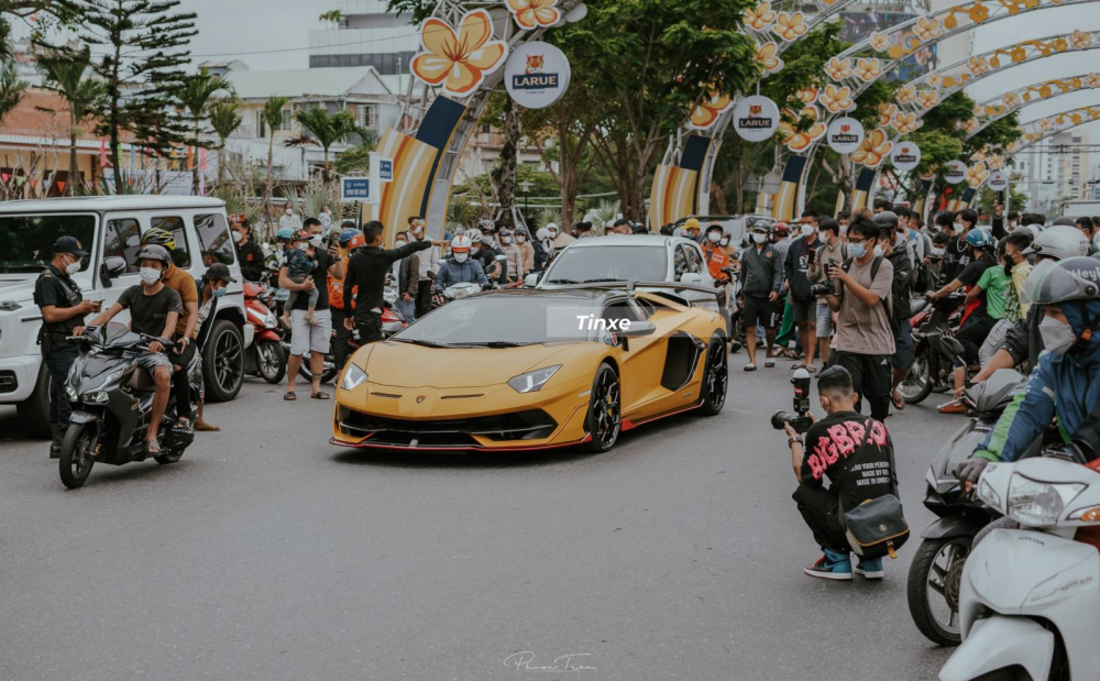 Ngoài Koenigsegg Regera ra, Lamborghini Aventador SVJ mui trần chính là siêu xe thu hút các ống kính nhất của giới săn xe tại Sài thành Ngoài Koenigsegg Regera ra, Lamborghini Aventador SVJ mui trần chính là siêu xe thu hút các ống kính nhất của giới săn xe tại Sài thành