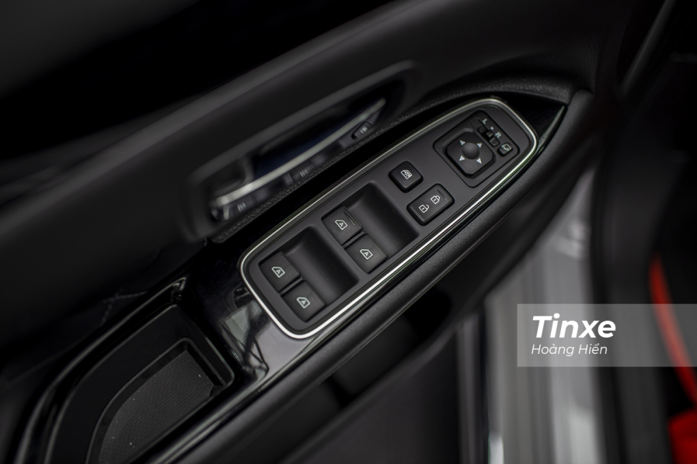 Một điểm cũng cần phải lưu ý trên Mitsubishi Outlander 2022 chính là cửa kính tự động 1 chạm trên cả 4 cánh... Một điểm cũng cần phải lưu ý trên Mitsubishi Outlander 2022 chính là cửa kính tự động 1 chạm trên cả 4 cánh...