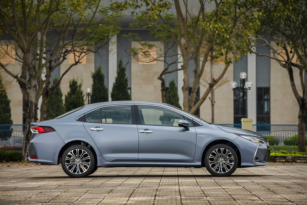 Toyota Corolla Altis khi nhìn ngang Toyota Corolla Altis khi nhìn ngang