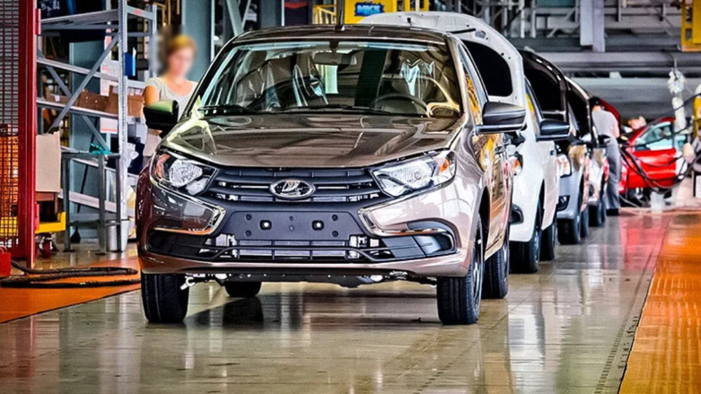 Hãng xe Lada phải ngừng sản xuất vì các lệnh trừng phạt chống lại Nga