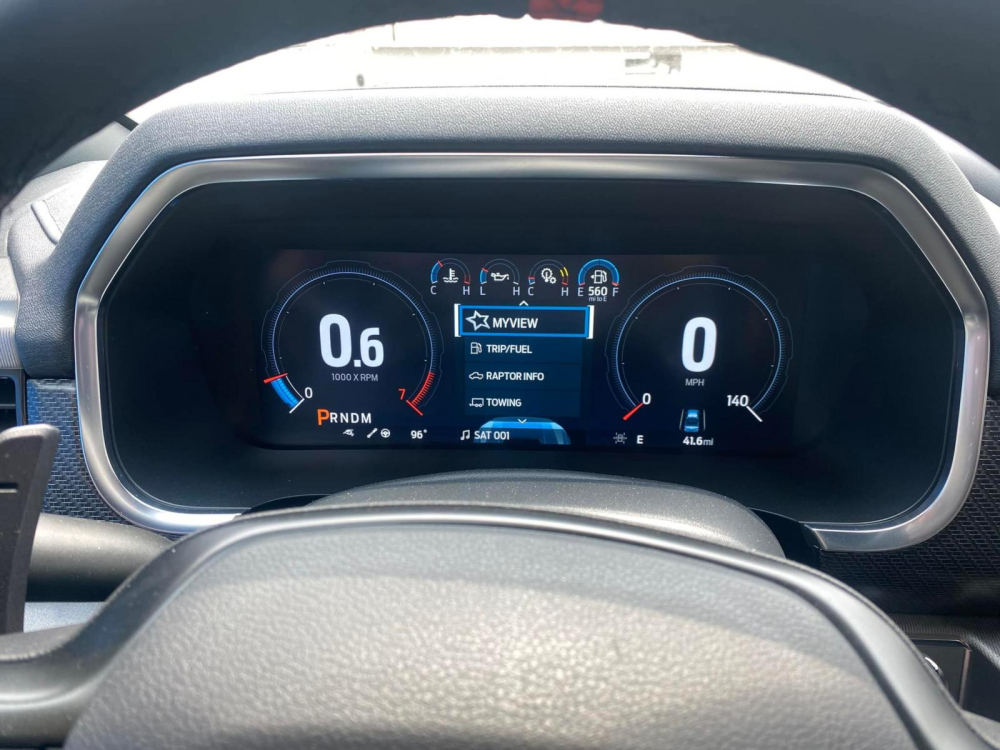 Mỗi lần đổ đầy bình xăng, các chủ xe Ford F-150 Raptor thế hệ thứ 3 tại Việt Nam ước tính có thể di chuyển quãng đường dài 800 km rồi mới phải đổ lại xăng Mỗi lần đổ đầy bình xăng, các chủ xe Ford F-150 Raptor thế hệ thứ 3 tại Việt Nam ước tính có thể di chuyển quãng đường dài 800 km rồi mới phải đổ lại xăng