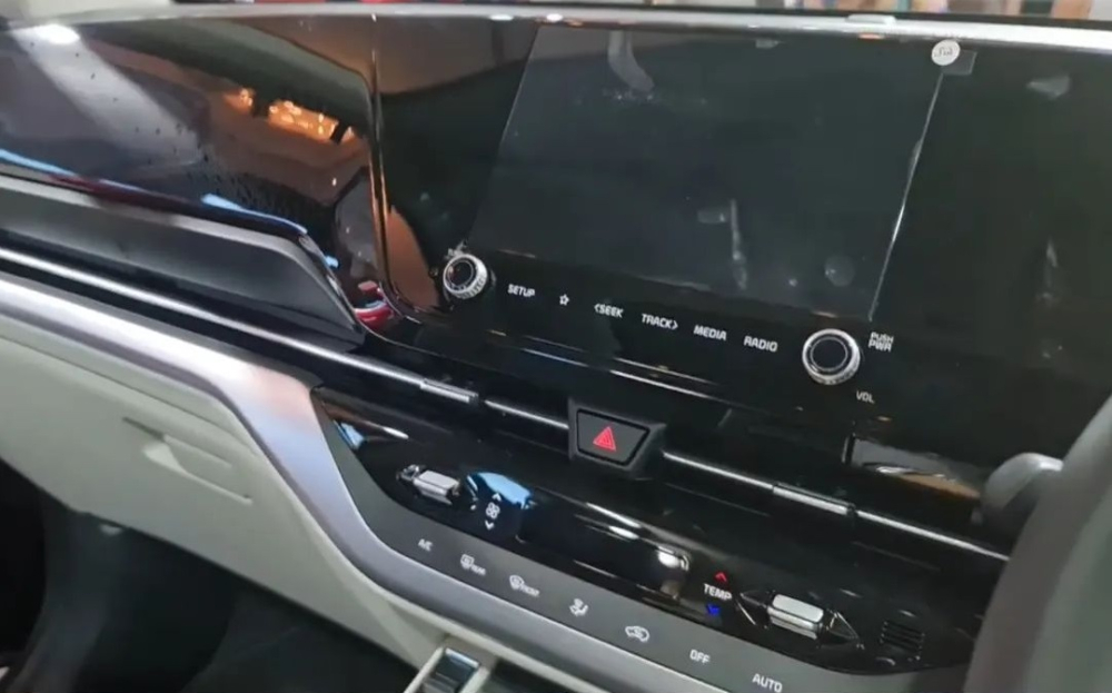Màn hình trung tâm 10,25 inch của Kia Carens 2022 Màn hình trung tâm 10,25 inch của Kia Carens 2022