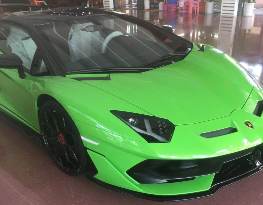 Xe mang ngoại thất màu xanh lá cây Xe mang ngoại thất màu xanh lá cây