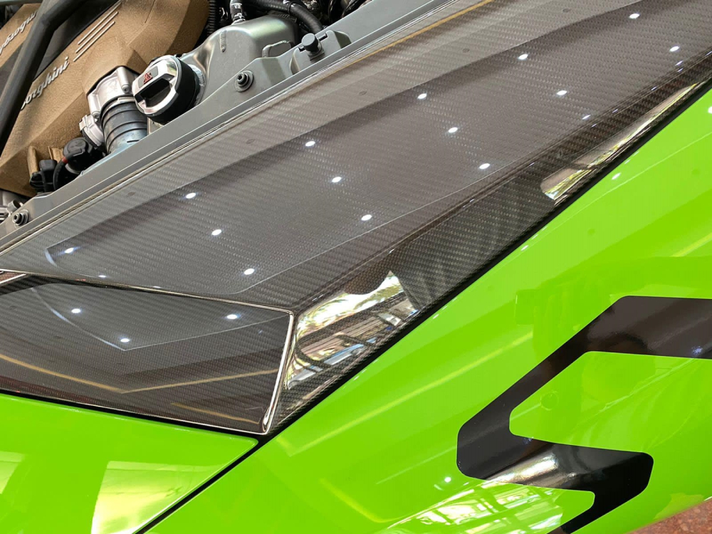 Cùng với đó là rất nhiều tùy chọn carbon ở ngoại thất Cùng với đó là rất nhiều tùy chọn carbon ở ngoại thất