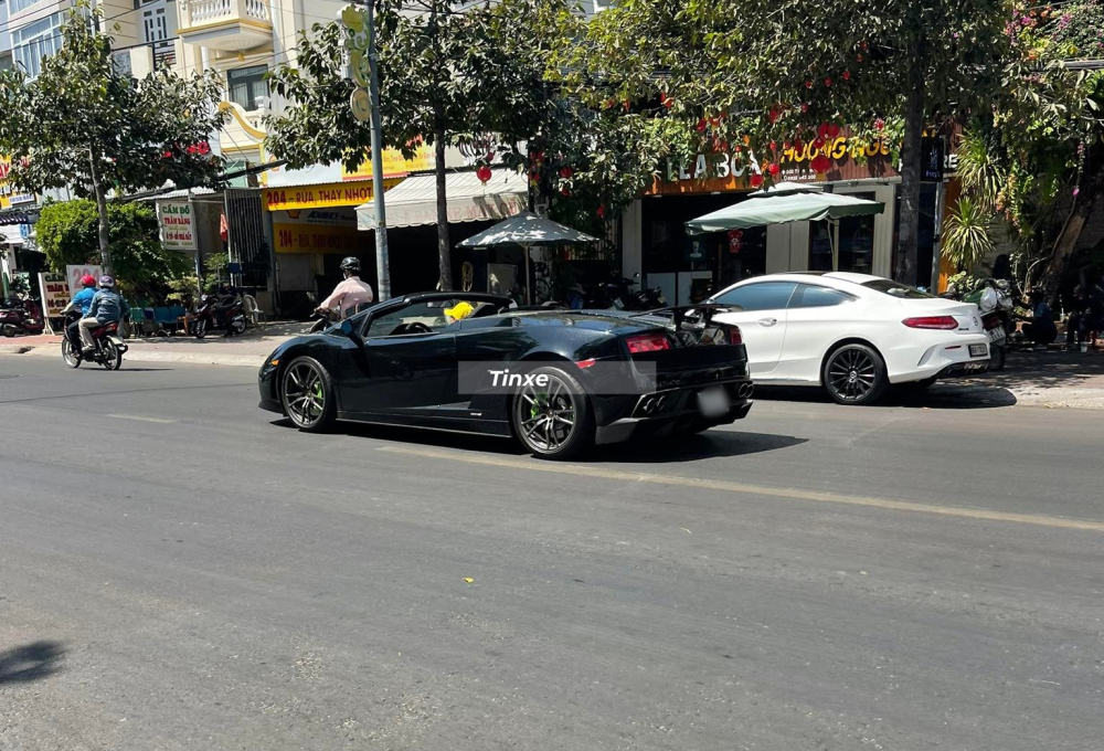 Lamborghini Gallardo LP570-4 Spyder Performante siêu hiếm tại Việt Nam lăn bánh tại Phan Thiết với bộ áo mới