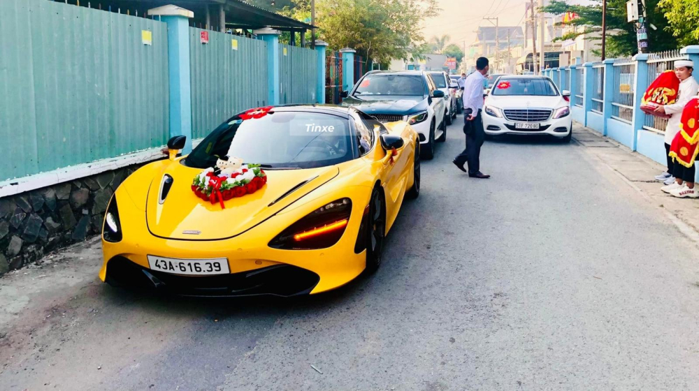 McLaren 720S Spider màu vàng độc nhất tại Việt Nam làm xe hoa ở huyện Long Điền McLaren 720S Spider màu vàng độc nhất tại Việt Nam làm xe hoa ở huyện Long Điền