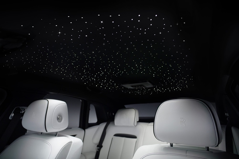 Bầu trời đêm Shooting Star Headliner ở trần xe Rolls-Royce New Ghost.