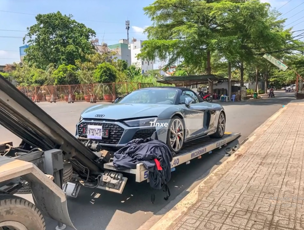 Audi R8 V10 Spyder 2021 được vận chuyển từ Vũng Tàu lên Sài thành để chuẩn bị ra biển số Audi R8 V10 Spyder 2021 được vận chuyển từ Vũng Tàu lên Sài thành để chuẩn bị ra biển số