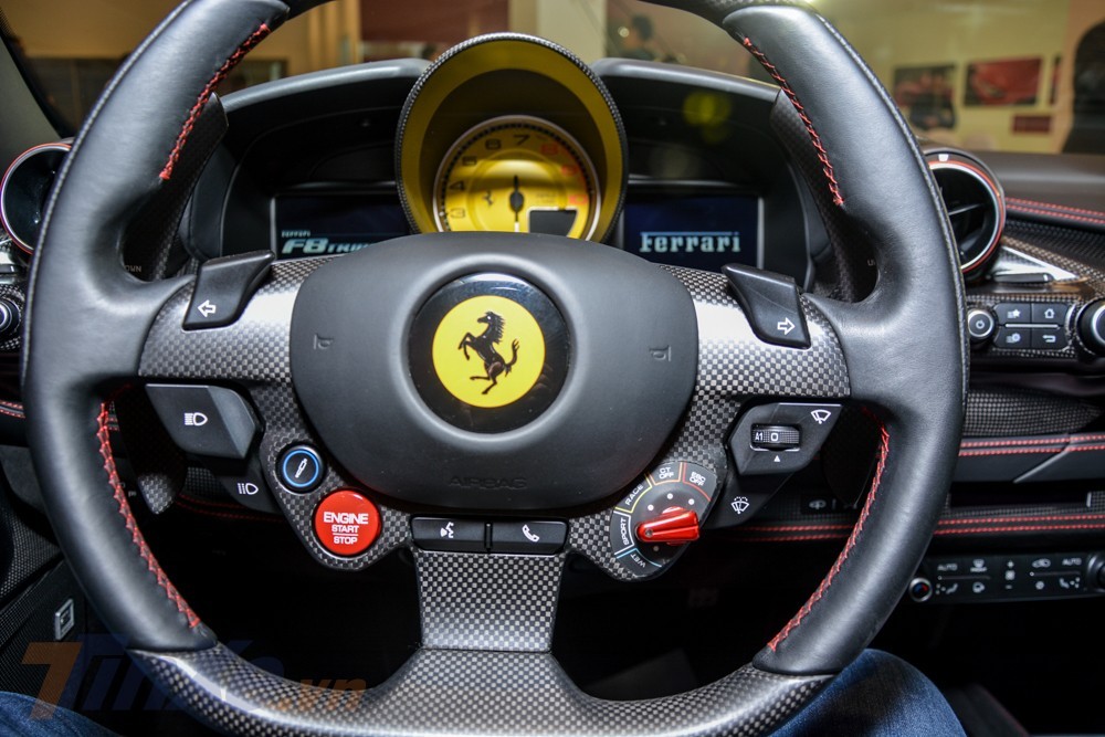 Vô lăng mới của siêu xe Ferrari F8 Tributo